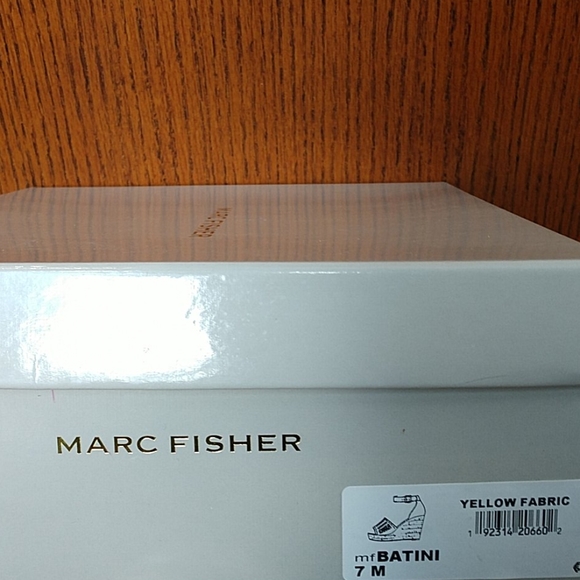 NWT Marc Fisher wedged sandals. Size 7 - Picture 6 of 9